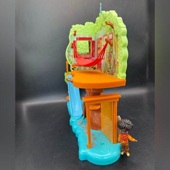 Disney Encanto Antonio's Tree House Small Doll Play Set With 8 Figures - 21935 - Picture 4 of 12